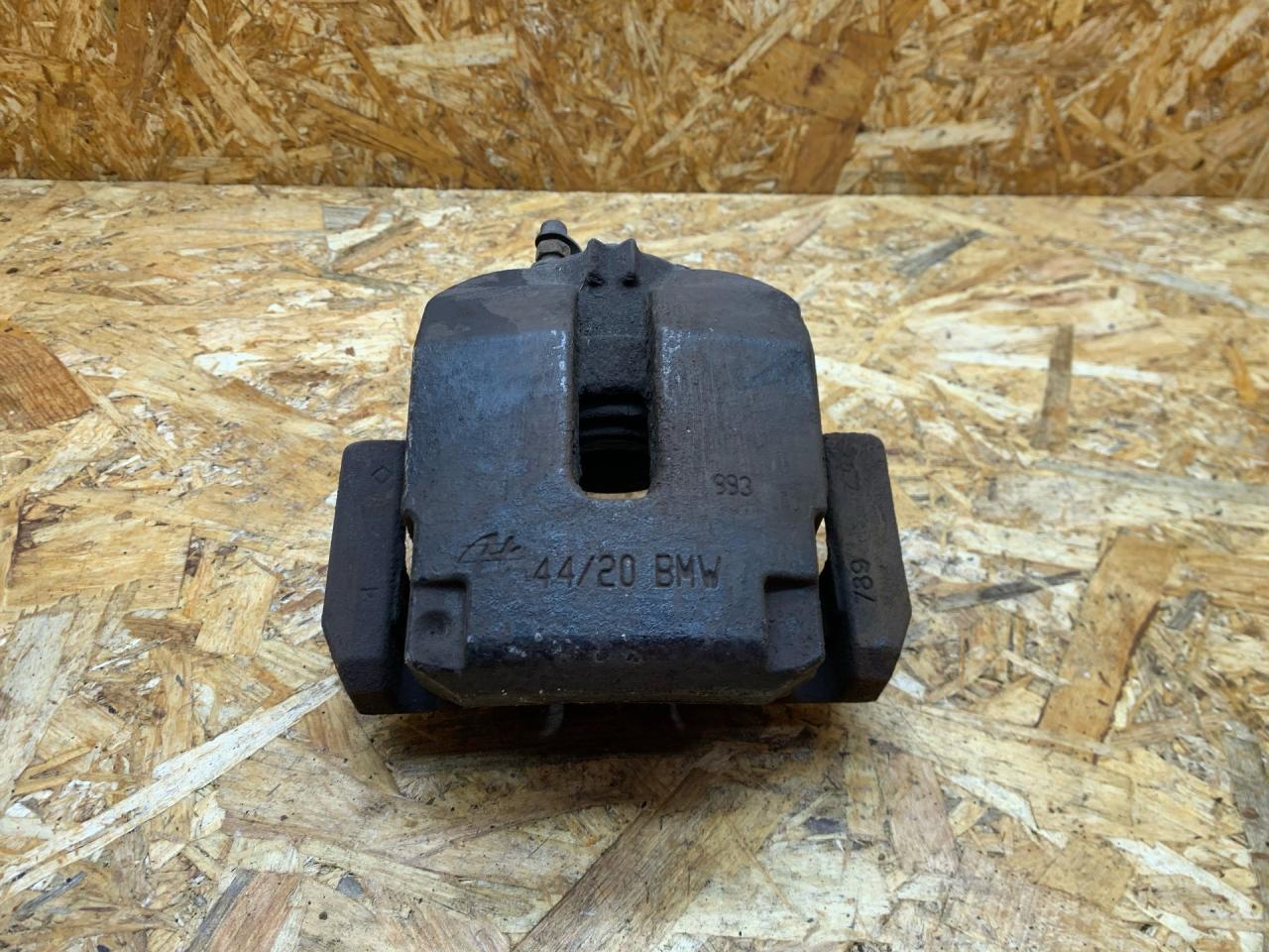 суппорт задний левый BMW X5 E70 2008, 3.0 л., дизель, АКПП, 354 titan-silber, внедорожник 5 дв., полный привод, правый руль, 34216776787, 6776787, 34216776936, 6776936 - фото №1