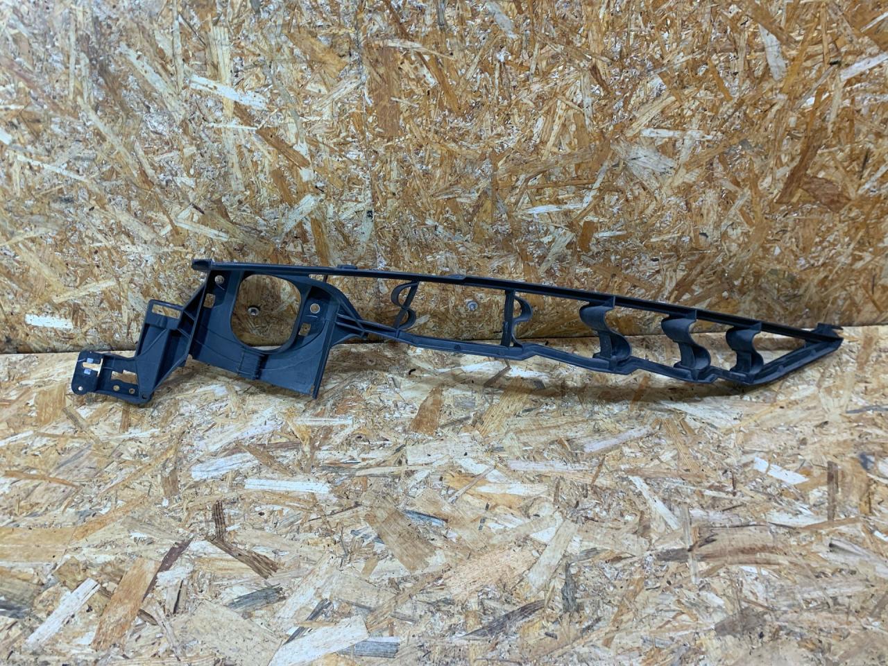 крепление ( кронштейн ) крыла BMW X5 E70 2008, 3.0 л., дизель, АКПП, внедорожник 5 дв., полный привод, правый руль, 51657157989, 7157989 - фото №1