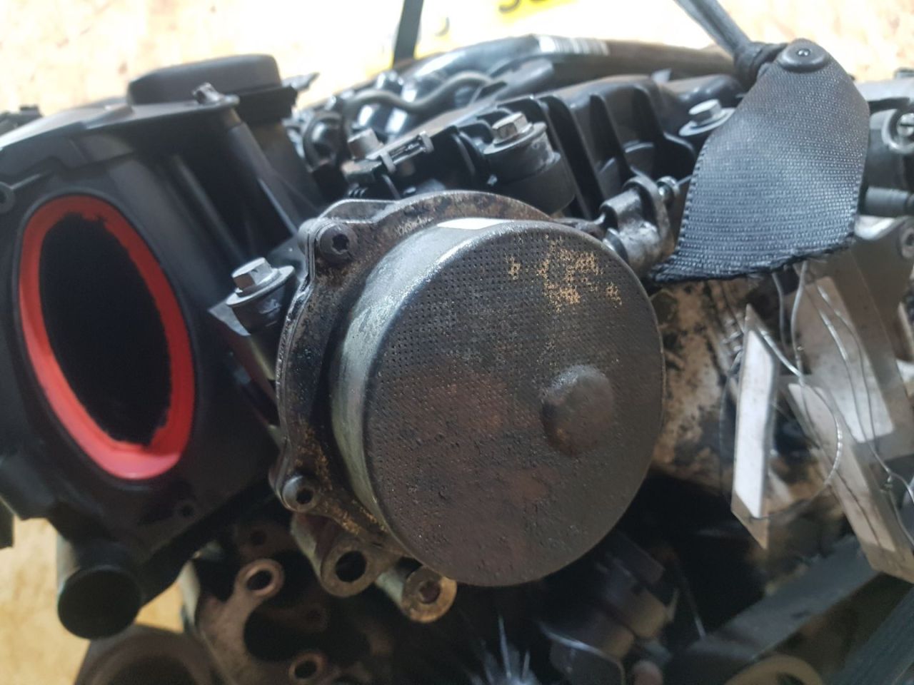 насос вакуумный BMW 3 серия E90/E91/E92/E93 E92 2007, 3.0 л., дизель, АКПП, купе, задний привод, правый руль, 11667791232, 7791232 - фото №1