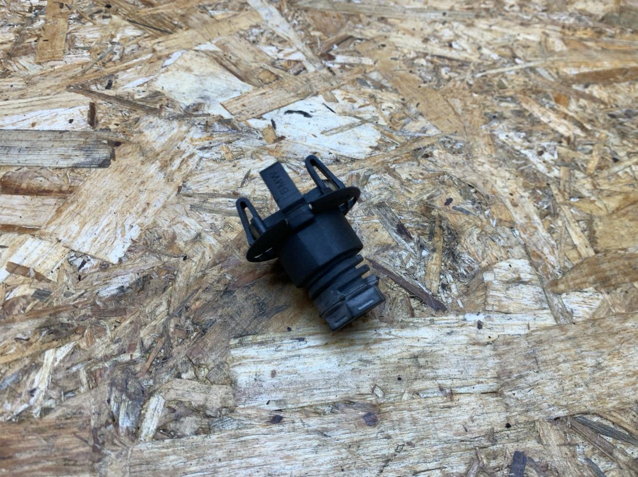 отбойник капота BMW X5 F15 2014, 2.0 л., дизель, АКПП, внедорожник 5 дв., полный привод, правый руль, 7183752, 51767183752, 51767348121, 7348121 - фото №1