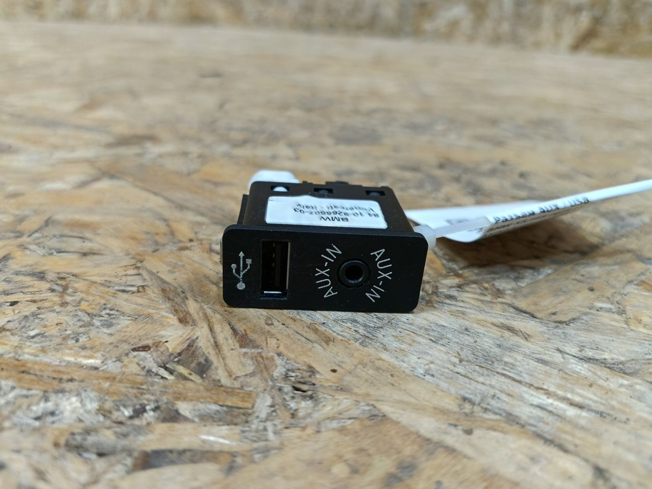 разъем AUX / USB BMW X5 F15 2014, 3.0 л., дизель, АКПП, коричневый, внедорожник 5 дв., полный привод, 9266607, 84109266607, 84109343604, 9343604 - фото №1