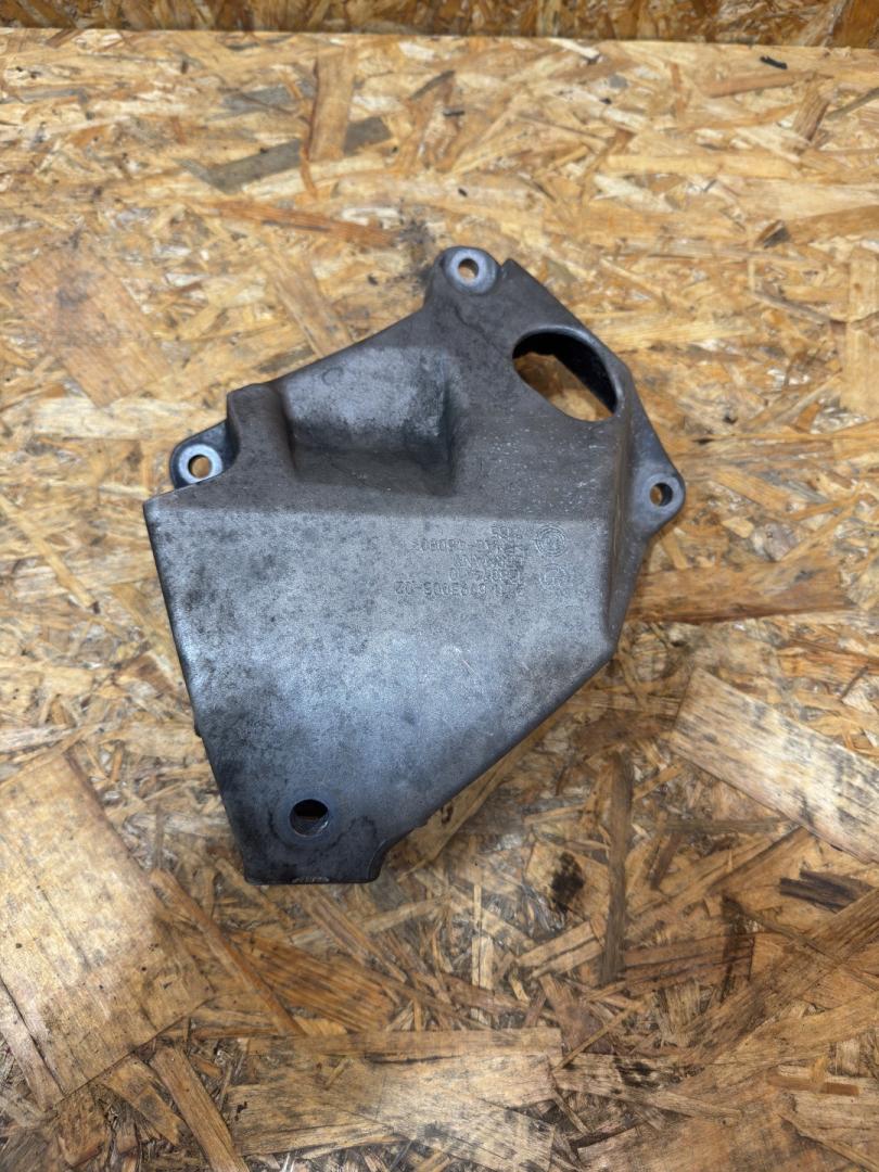 кронштейн двигателя BMW 5 серия F07/F10/F11 F11 2012, 2.5 л., дизель, АКПП, универсал, полный привод, 6793003 - фото №1