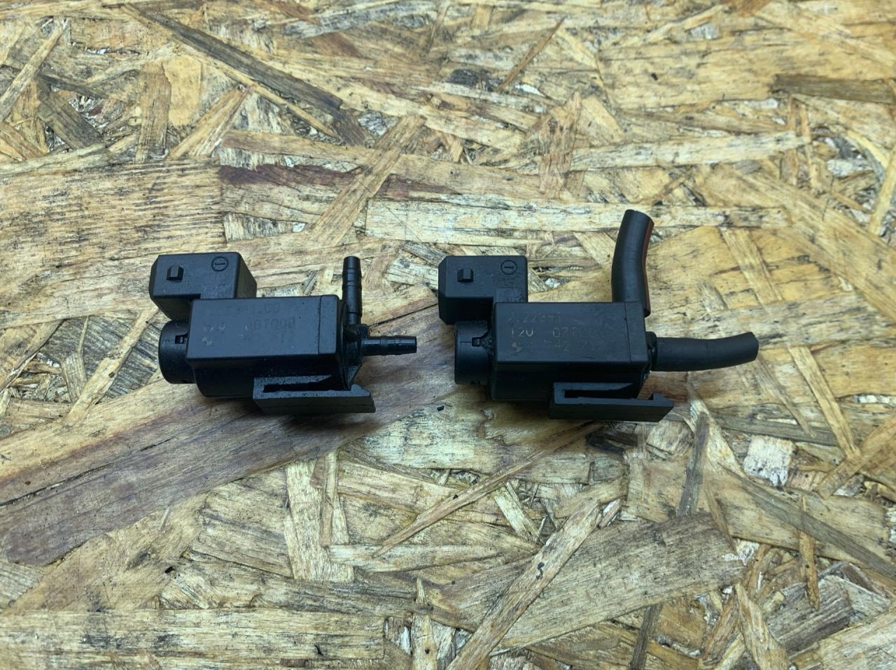 клапан вакуумного управления BMW X6 E71/E72 2008, 3.0 л., дизель, АКПП, внедорожник 5 дв., полный привод, правый руль, 7810831, 11747810831, 11741742712, 1742712, 11740396414, 0396414, 70231800 - фото №1
