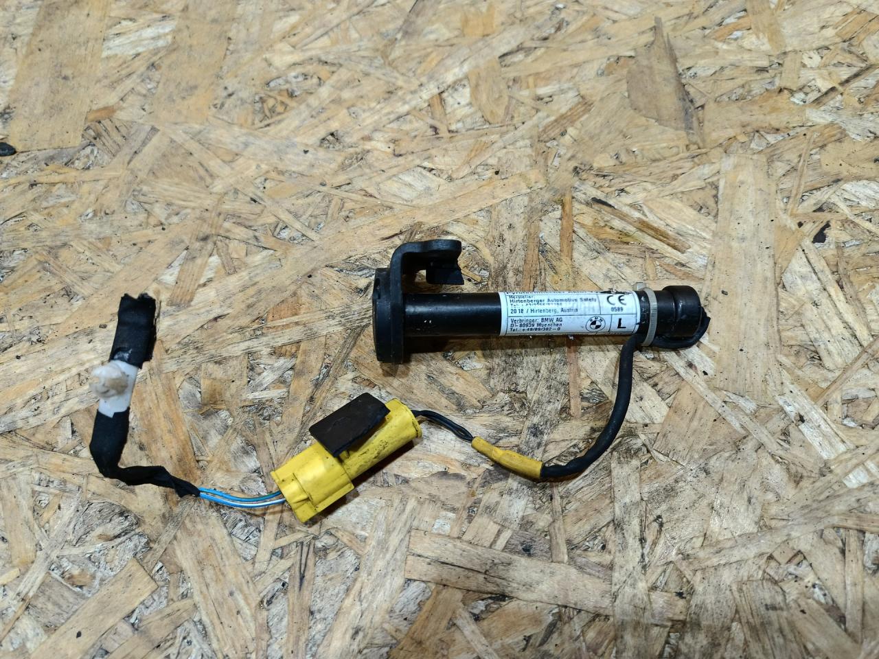 пиропатрон петли капота BMW 5 серия G30/G31 G30 2018, 3.0 л., дизель, АКПП, серый, седан, полный привод, правый руль, 7435797, 51237435797 - фото №1