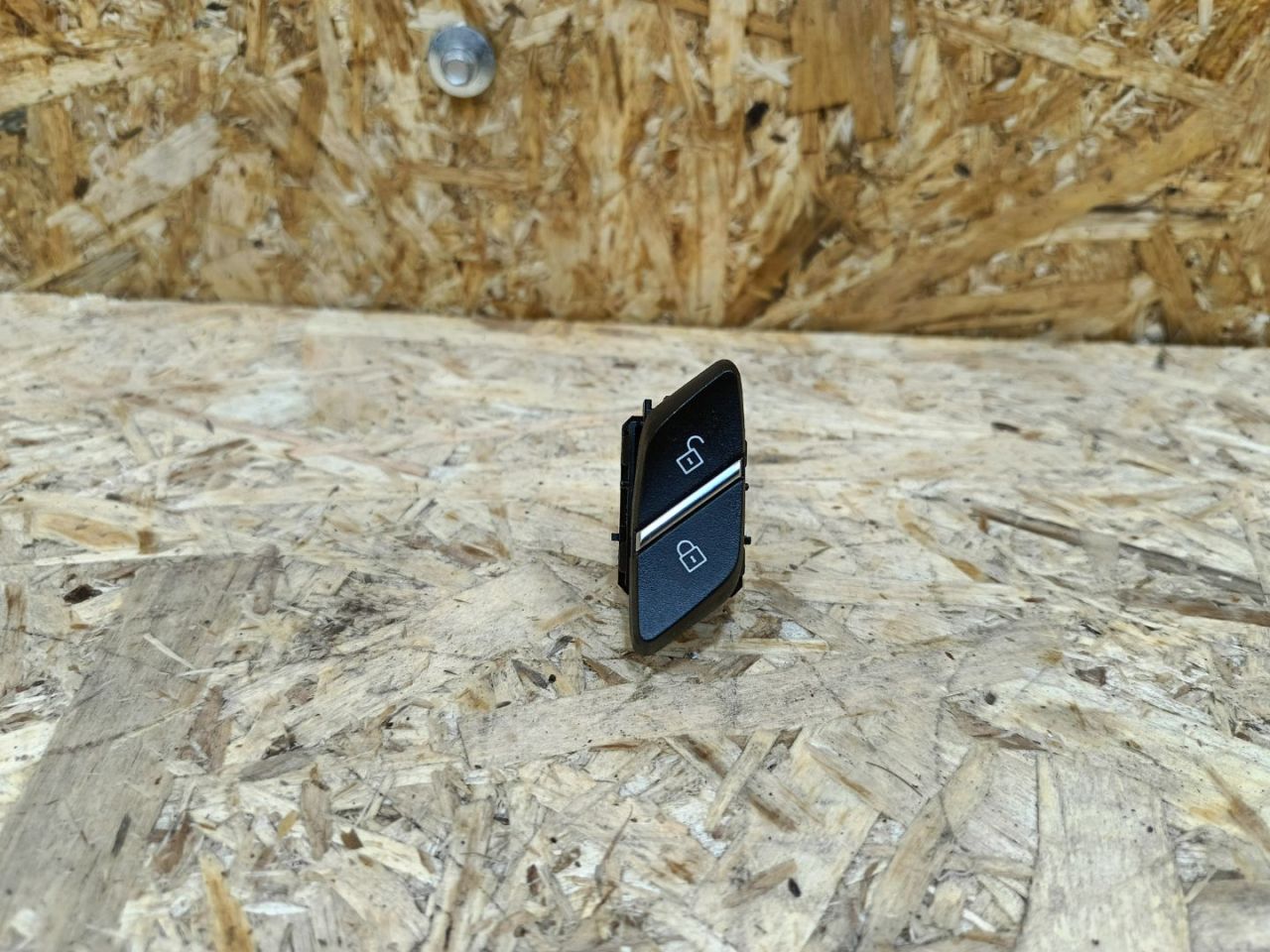 кнопка центрального замка BMW X5 F15 2014, 3.0 л., дизель, АКПП, коричневый, внедорожник 5 дв., полный привод, 9258297, 61319258297, 61319350441, 9350441 - фото №1