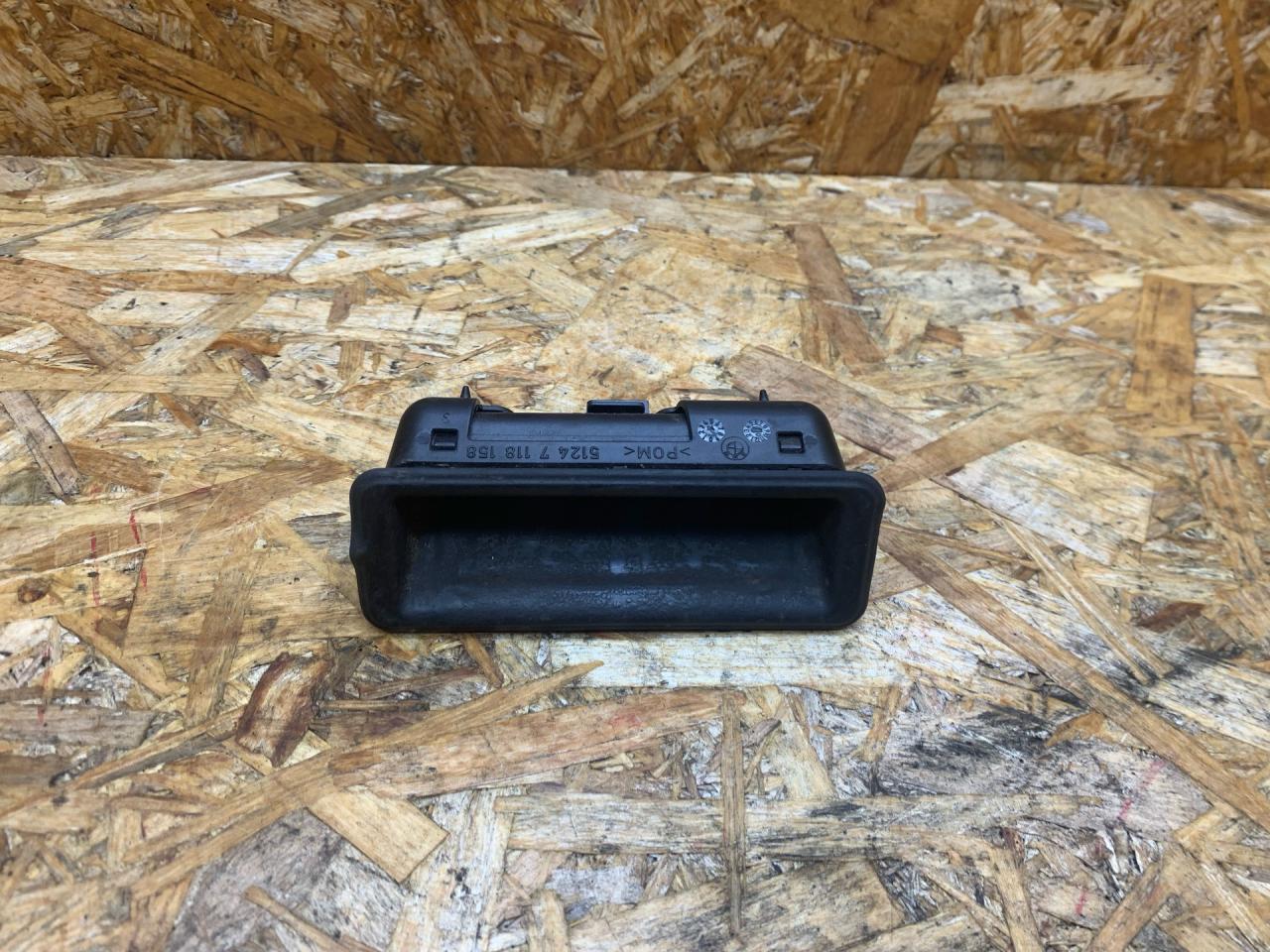 кнопка открытия багажника BMW X5 E70 2007, 3.0 л., дизель, АКПП, внедорожник 5 дв., полный привод, правый руль, 51247118158, 7118158 - фото №1