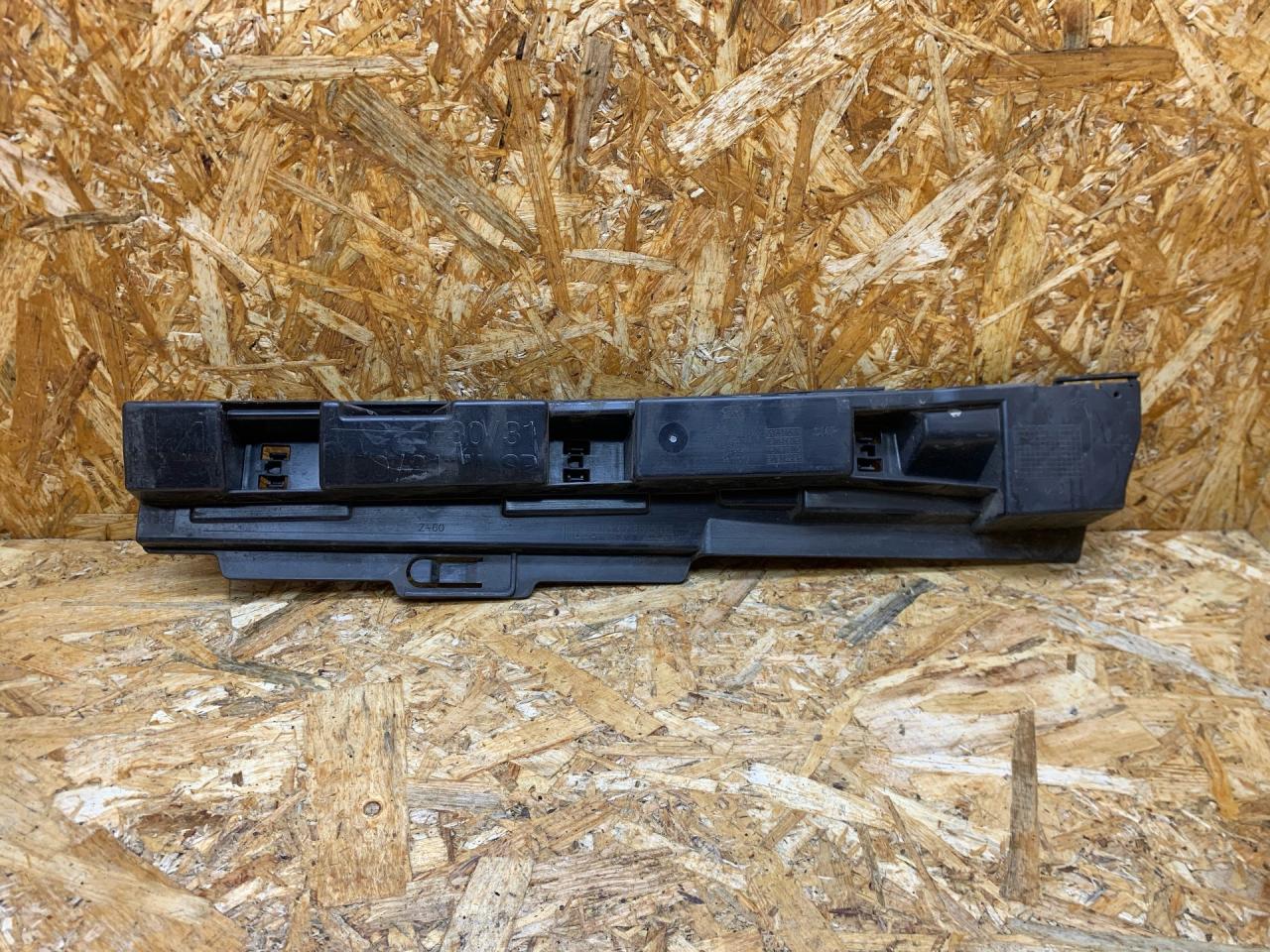 Кронштейн крепления порога BMW 3 серия F30/F31/F34 F30 2014, 2.0 л., дизель, МКПП, седан, полный привод, правый руль, 7256919, 51777256919 - фото №1