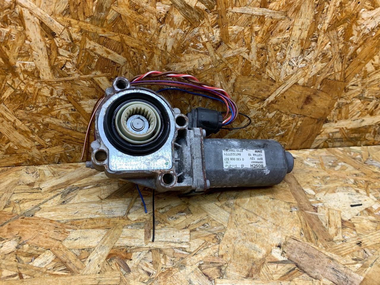 электромотор раздаточной коробки BMW X5 E70 2007, 3.0 л., M57 306 D3, дизель, АКПП, серебристый, внедорожник 5 дв., полный привод, правый руль, 0130008507, 27107566250, 7566250, 8473227 - фото №1
