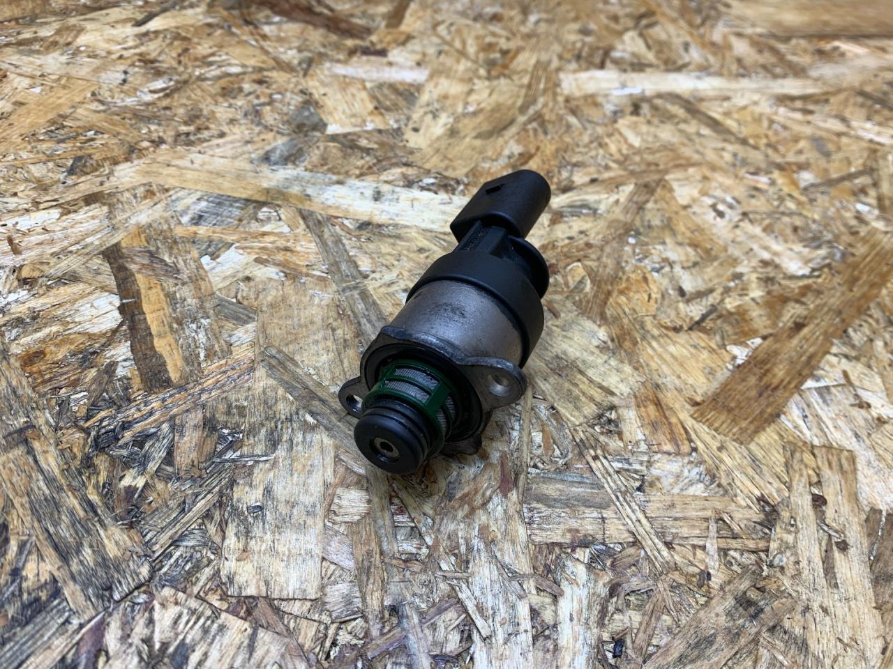 Клапан ТНВД BMW X5 F15 2014, 3.0 л., дизель, АКПП, коричневый, внедорожник 5 дв., полный привод, 13518515155, 8515155, 0928400827 - фото №1