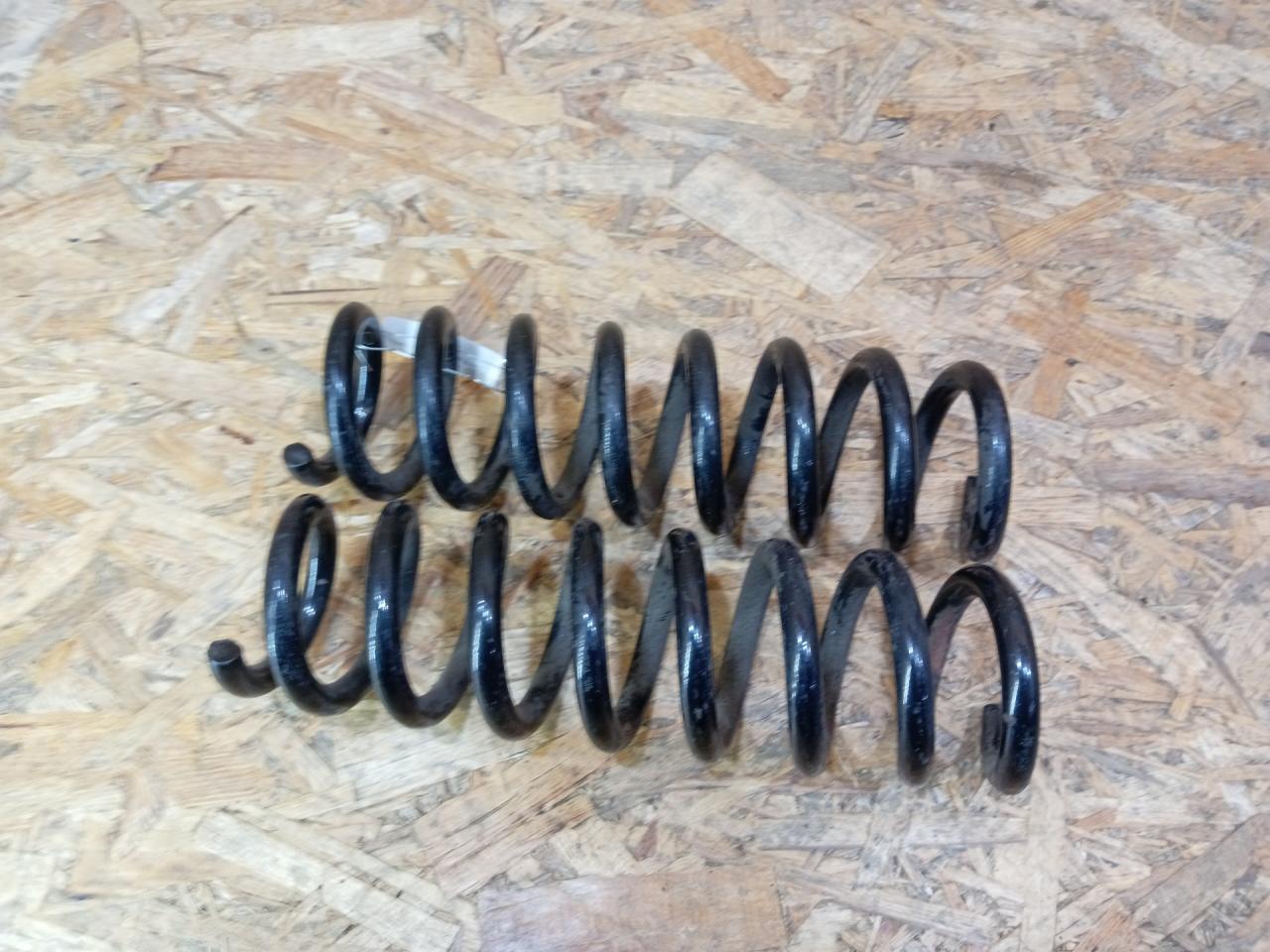 пружина задняя BMW 3 серия F30/F31/F34 F30 2013, 3.0 л., дизель, АКПП, черный, седан, задний привод, правый руль, 33536851929, 6851929 - фото №1