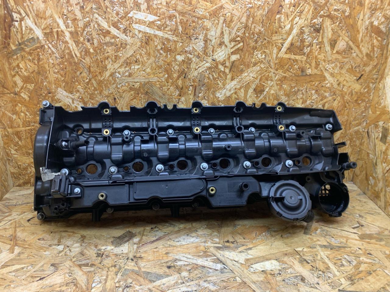 клапанная крышка BMW 5 серия F07/F10/F11 F11 2011, 3.0 л., дизель, АКПП, черный, универсал, задний привод, 7823181, 11127823181, 11128515745, 8515745, 11127800309, 7800309 - фото №1