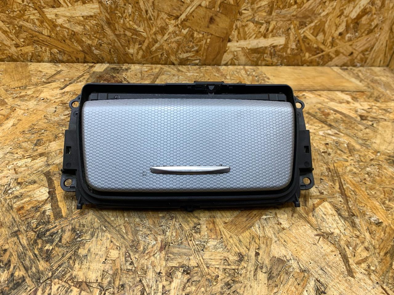 пепельница BMW 3 серия E90/E91/E92/E93 E92 2007, 3.0 л., дизель, АКПП, купе, задний привод, правый руль, 51167078571, 7078571, 51167129555, 7129555 - фото №1