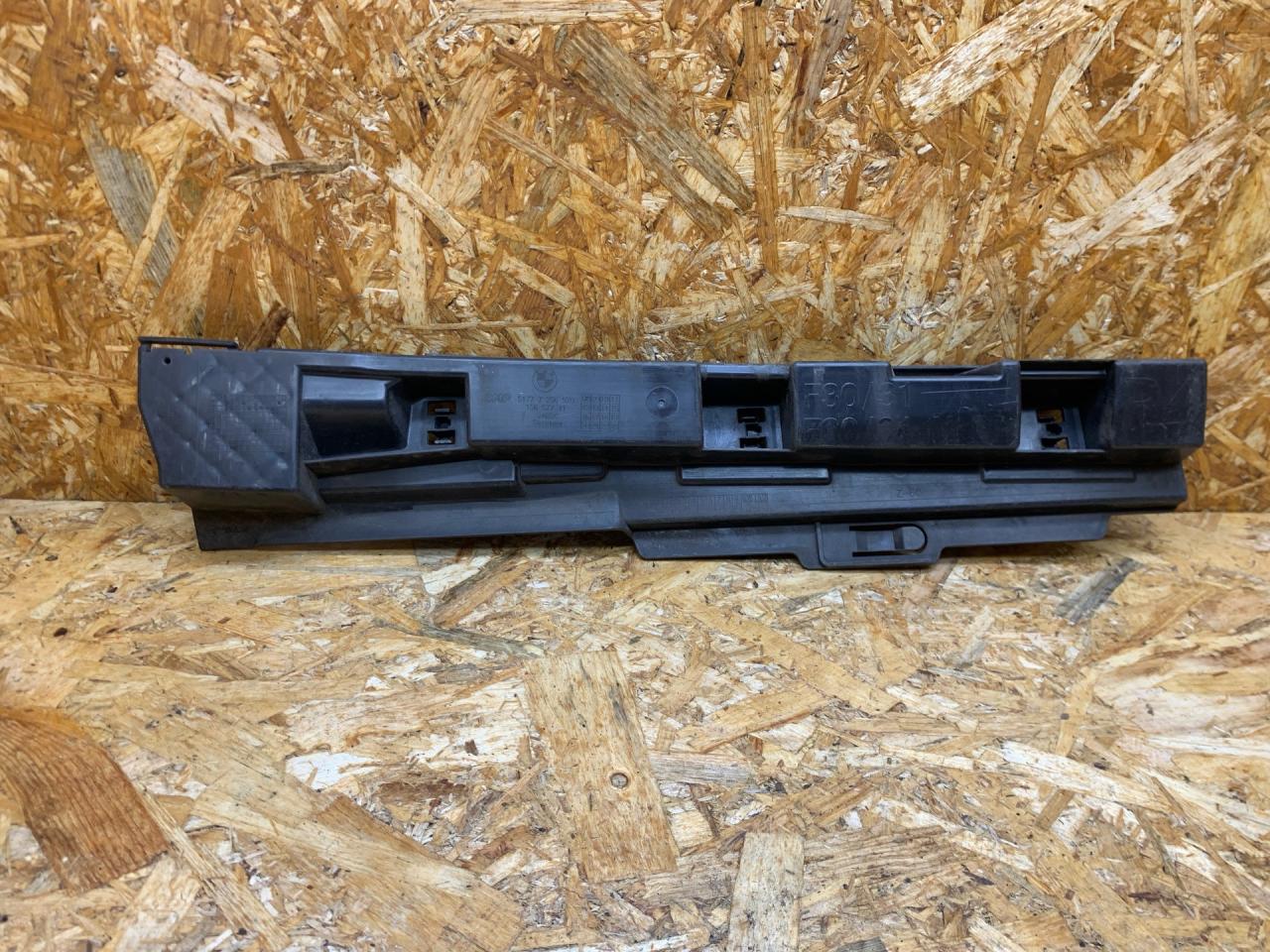 Кронштейн крепления порога BMW 3 серия F30/F31/F34 F30 2014, 2.0 л., дизель, МКПП, седан, полный привод, правый руль, 7256920, 51777256920 - фото №1