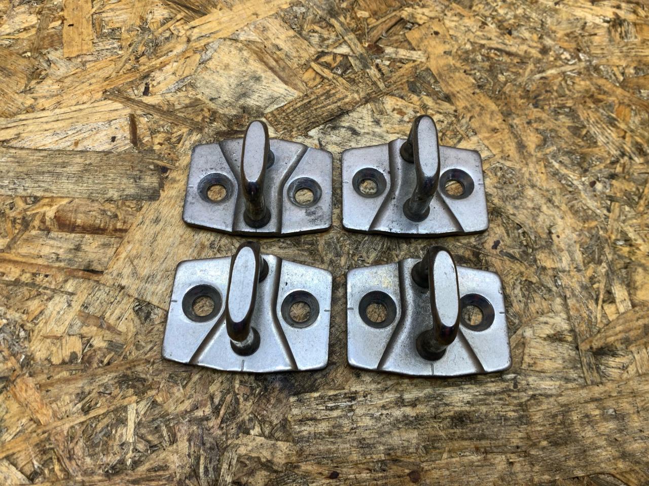ответная часть (скоба) замка двери BMW 5 серия F07/F10/F11 F11 2012, 2.5 л., дизель, АКПП, универсал, полный привод, 7249639, 51217249639 - фото №1