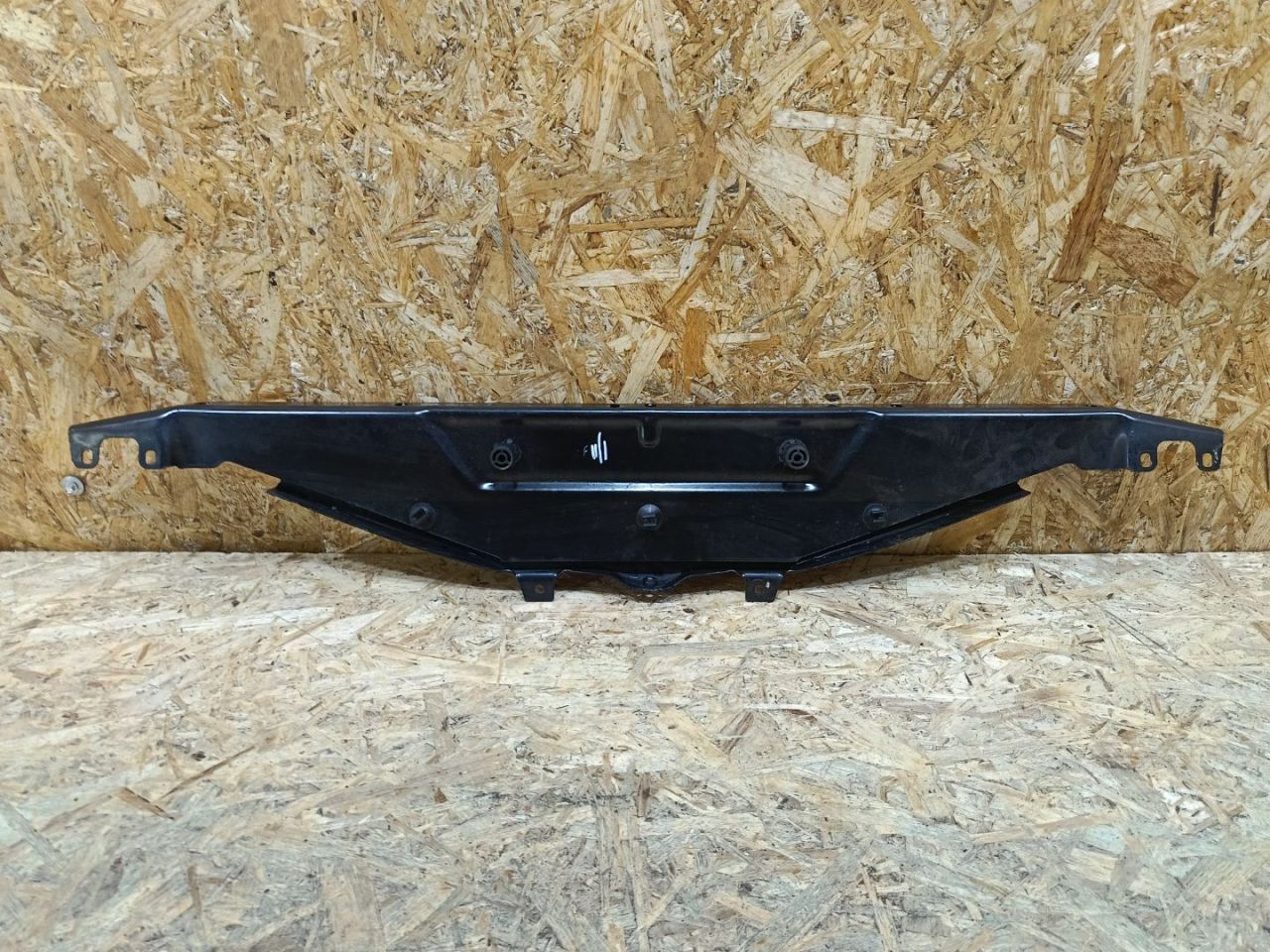 верхняя планка телевизора BMW 5 серия F07/F10/F11 F11 2011, 3.0 л., дизель, АКПП, черный, универсал, задний привод, 51647200689, 7200689, 7267356, 51647267356, 18885210 - фото №1