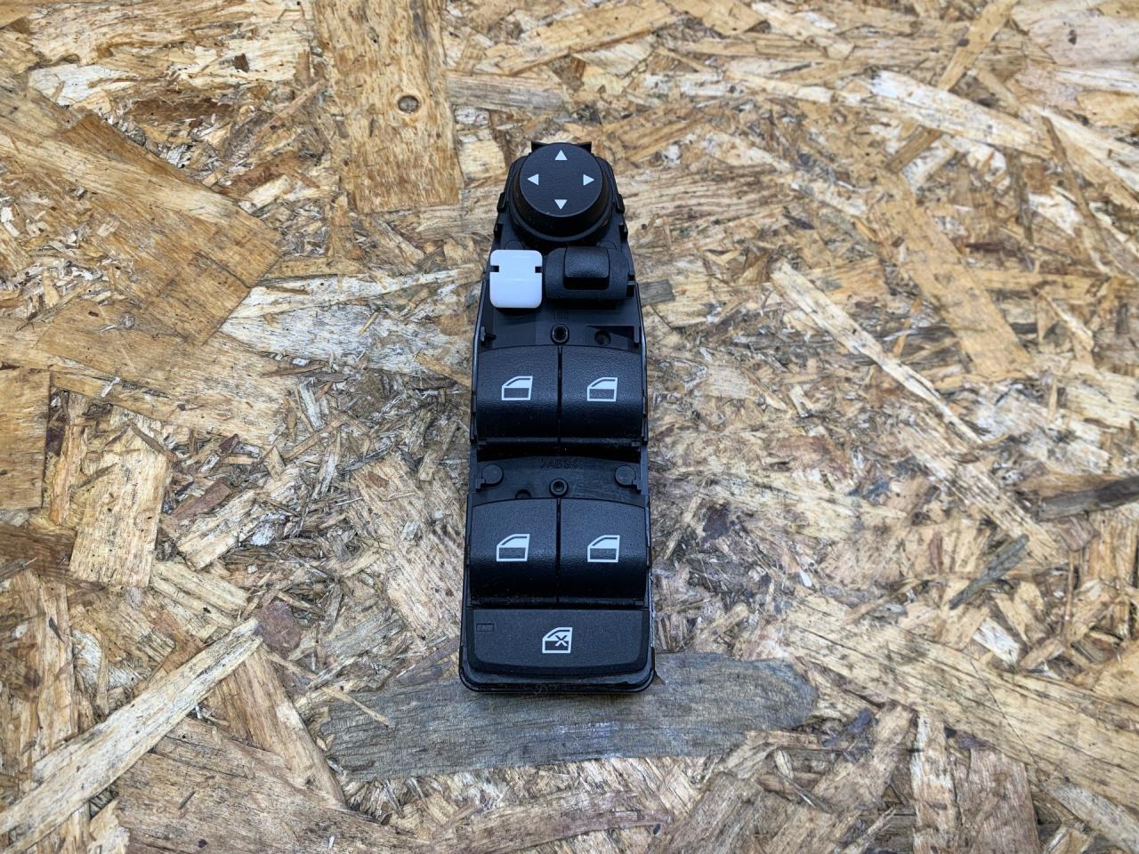 блок управления стеклоподъемниками BMW 3 серия F30/F31/F34 F31 2013, 2.0 л., дизель, АКПП, универсал, полный привод, правый руль, 9208110 - фото №1