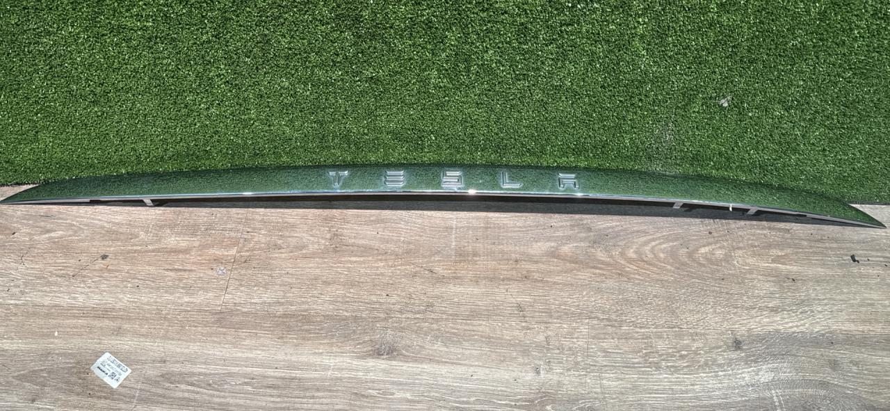 накладка двери (крышки) багажника Tesla Model X 1 поколение 2019, pmng, 103536900, 103537000 - фото №1