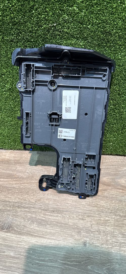 блок комфорта Tesla Model 3 2 поколение 2024, pn01, 183463210D - фото №1