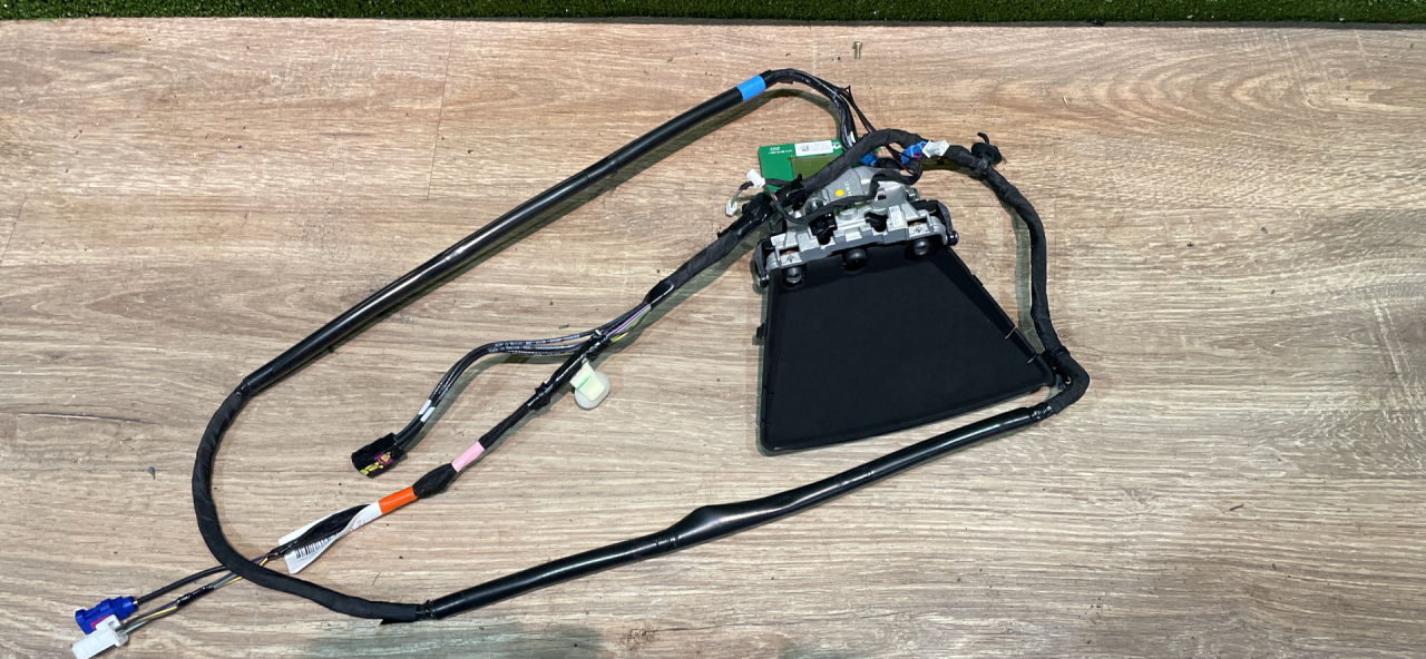 камера переднего обзора Tesla Model Y 1 поколение 2023, электро, ppmr, полный привод, 151444800G - фото №1
