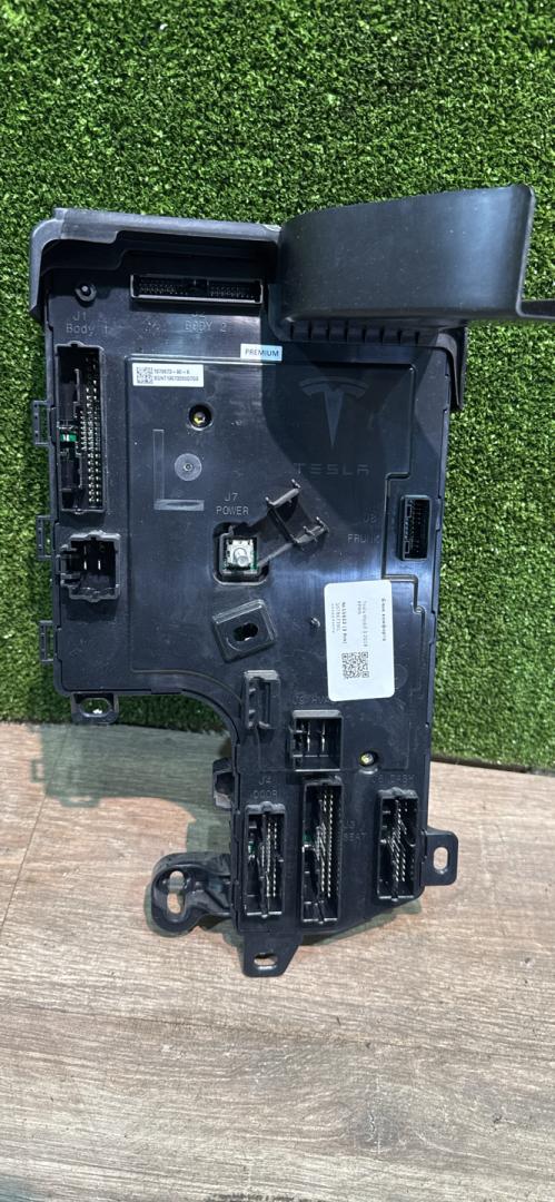 блок комфорта Tesla Model 3 1 поколение 2019, ppmr, 107867390, 107867390K - фото №1
