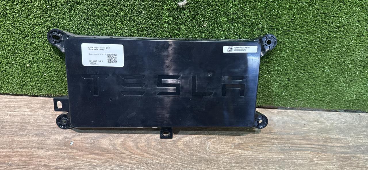 Блок управления BCM (Body Control Module) Tesla Model X 1 поколение 2018, 104390000, 104390000E - фото №1