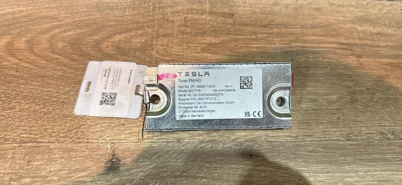 блок радио Tesla Model 3 2 поколение Highland 2024, электро, pn01, 185281700, 185281700E - фото №1