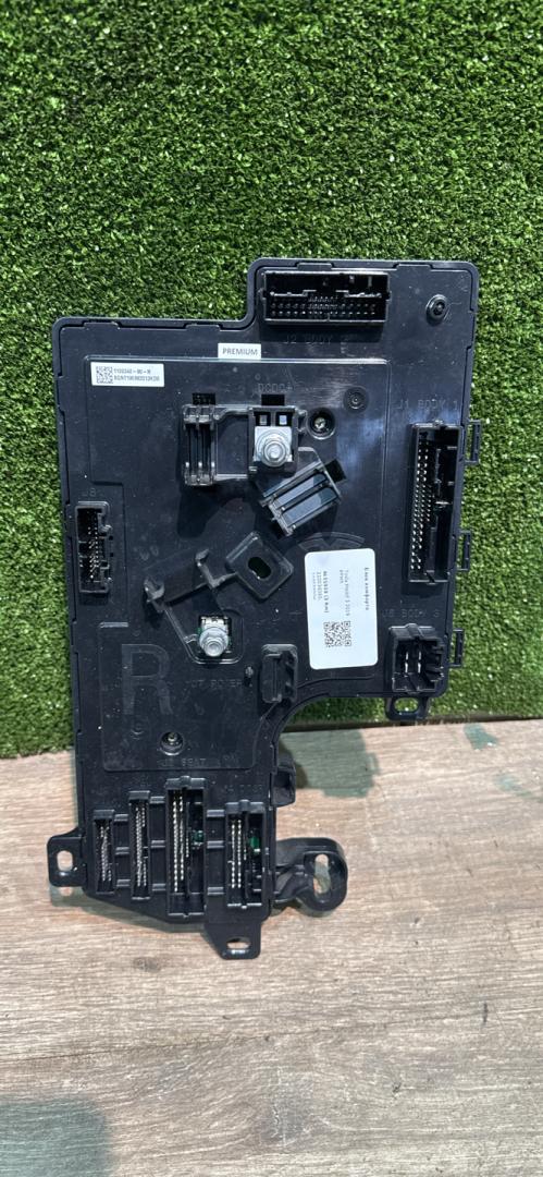 блок комфорта Tesla Model 3 1 поколение 2019, ppmr, 110034090, 11003490H - фото №1