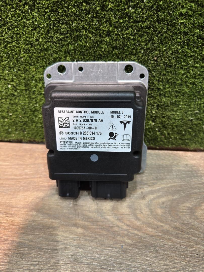 блок AirBag Tesla Model 3 1 поколение 2019, ppmr, 109575700, 109575700C - фото №1