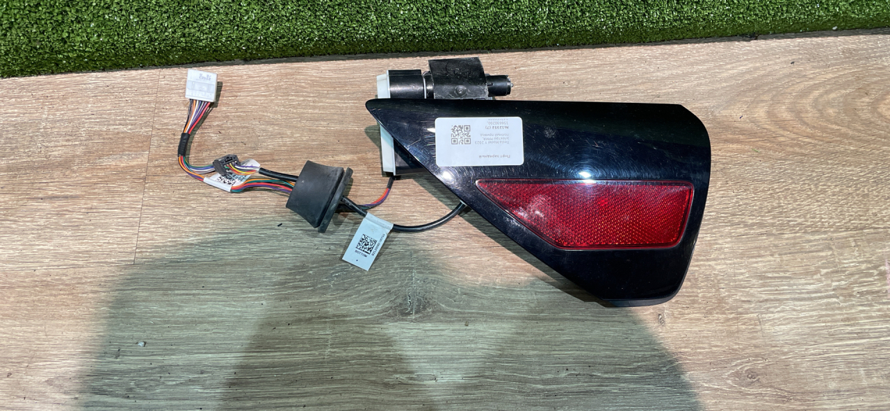 Лючок порта зарядки Tesla Model Y 1 поколение 2023, электро, ppmr, полный привод, 156630200, 147660800 - фото №1