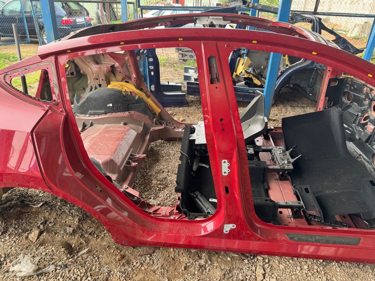 Стойка кузовная центральная правая Tesla Model Y 1 поколение 2023, электро, ppmr, полный привод - фото №1