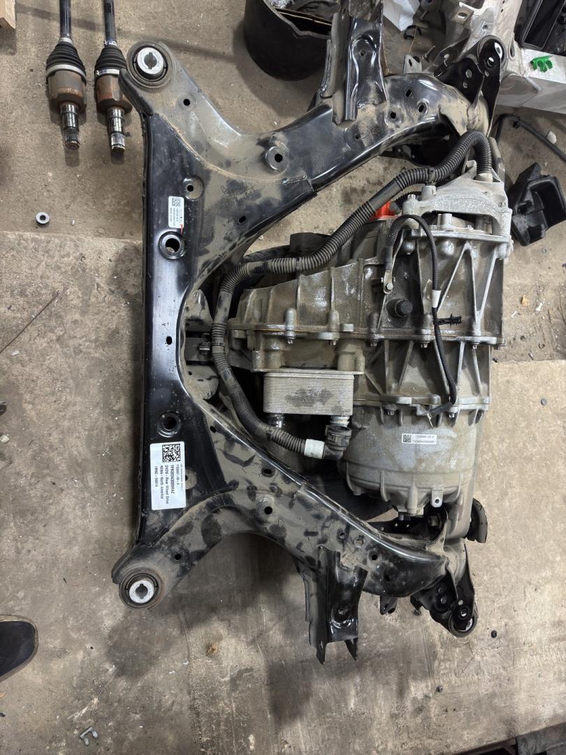 балка подвески задняя Tesla Model 3 1 поколение 2021, pmng, 110355700, 104458000 - фото №1