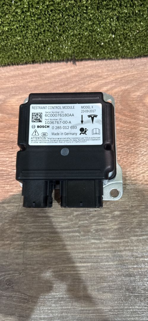блок AirBag Tesla Model X 1 поколение 2018, 103676700, 103676700A - фото №1