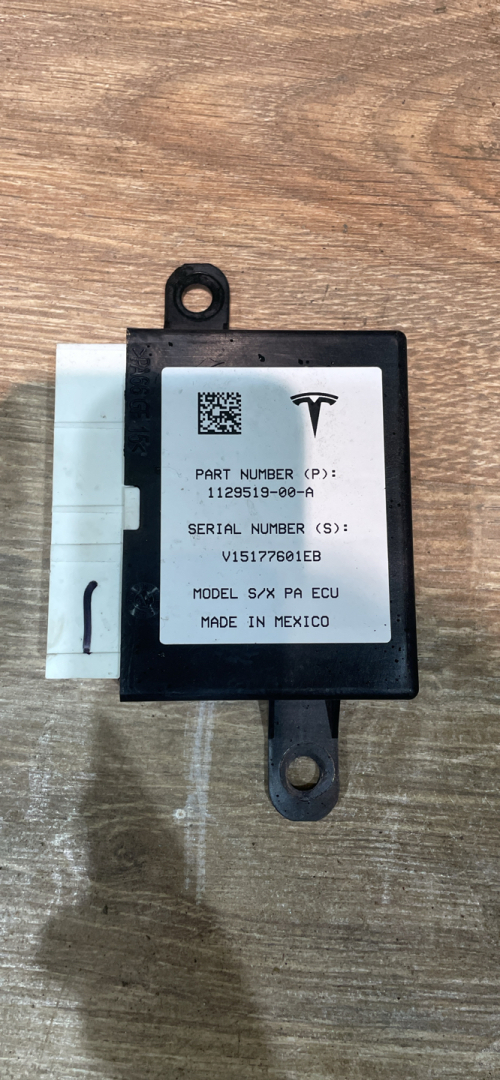 блок управления парктрониками Tesla Model X 1 поколение 2018, электро, ppsb, 112951900, 112951900A - фото №1