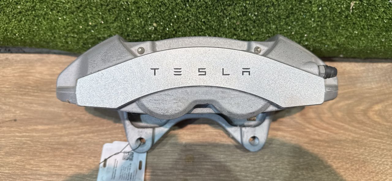 суппорт передний правый Tesla Model 3 2 поколение Highland 2024, электро, ppsb, задний привод, 134462200 - фото №1