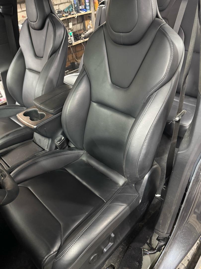 сиденье переднее Tesla Model X 1 поколение 2019, pmng - фото №1