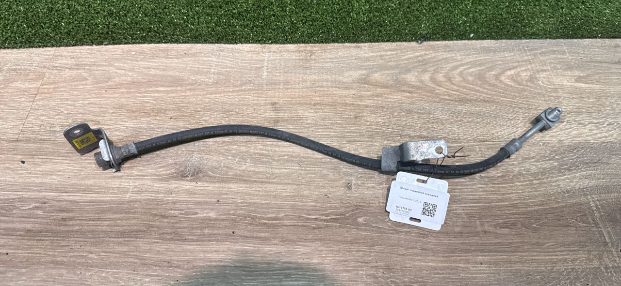 шланг тормозной Tesla Model 3 1 поколение 2019, 104472100, 104472200 - фото №1