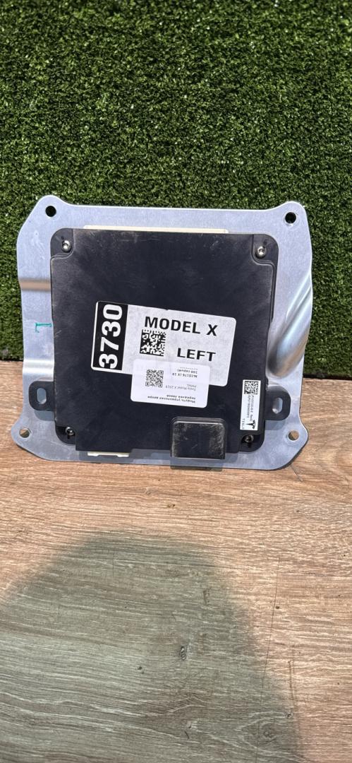 модуль управления двери Tesla Model X 1 поколение 2019, pmng, 103722200, 103722200E, 104141900, 104141900B - фото №1