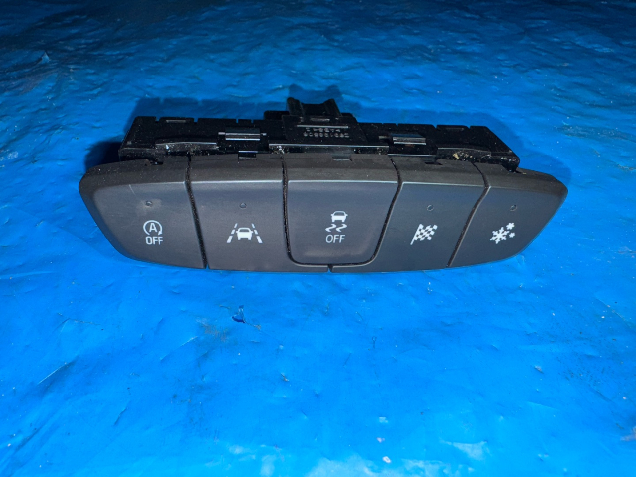 кнопка ASC / ESP Chevrolet TrailBlazer 3 поколение 2020, 1.3 л., бензин, вариатор, черный, внедорожник 5 дв., передний привод, 42553570 - фото №1