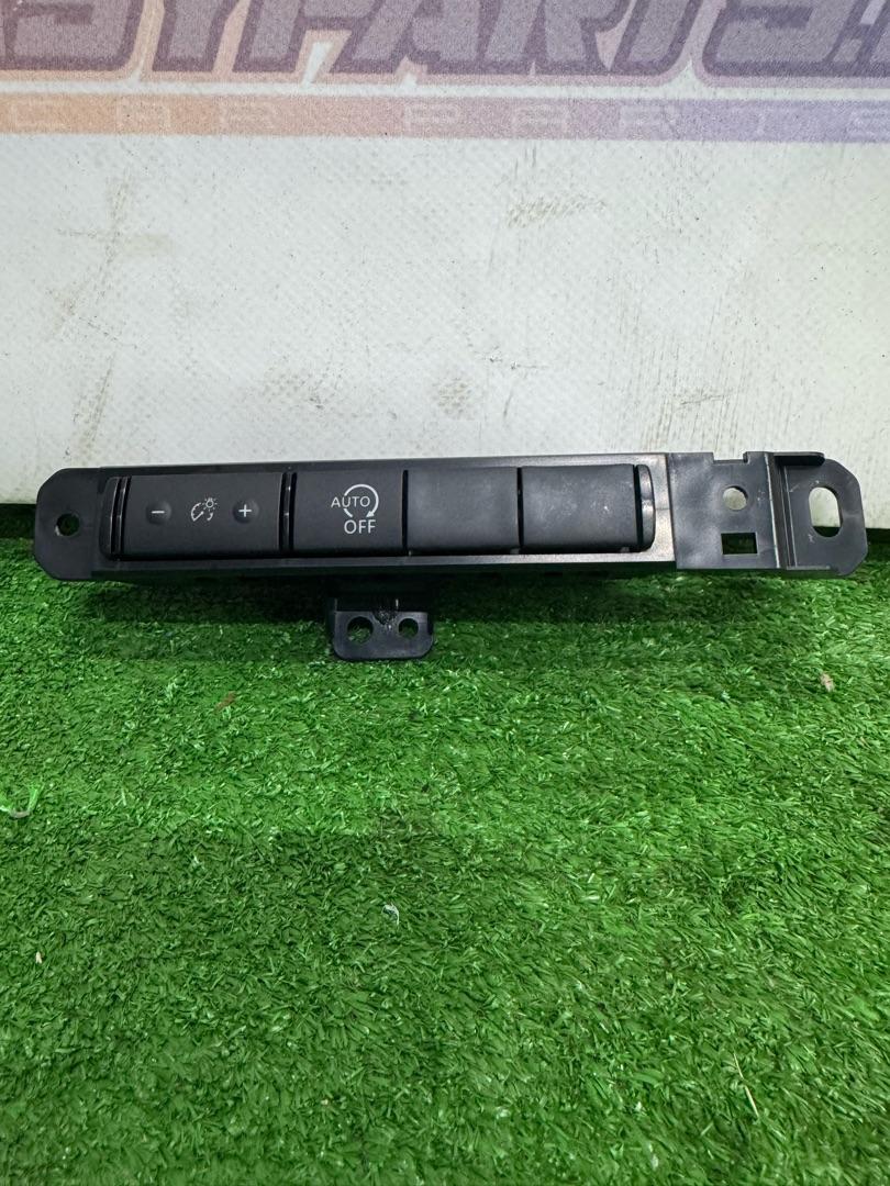кнопка (выключатель) Nissan Rogue T33 2023, 1.5 л., бензин, вариатор, серебристый, внедорожник 5 дв., полный привод, 681066RR0A - фото №1