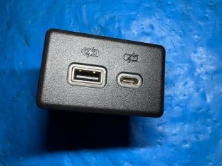 разъем AUX / USB Chevrolet TrailBlazer 3 поколение 2020, 1.3 л., бензин, вариатор, черный, внедорожник 5 дв., передний привод, 13525891