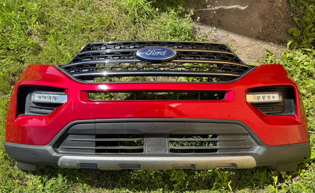 бампер передний Ford Explorer 6 поколение U625 2021, 2.3 л., бензин, АКПП, красный, внедорожник 5 дв., полный привод - фото №1