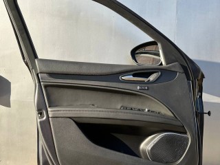 обшивка двери передняя левая Alfa Romeo Stelvio 1 поколение 2018, 2.0 л., АКПП, серый, внедорожник 5 дв., полный привод