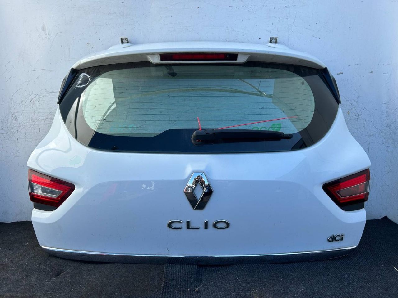крышка багажника (дверь 3-5) Renault Clio 4 поколение 2014, 0.9 л., бензин, АКПП, хетчбэк 5 дв. - фото №1