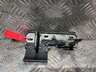 захватный крюк капота Volkswagen Passat B7 2012, 1.8 л., CDAA, бензин, АКПП, седан, 3AA823480