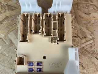блок предохранителей Toyota, 82730-42811