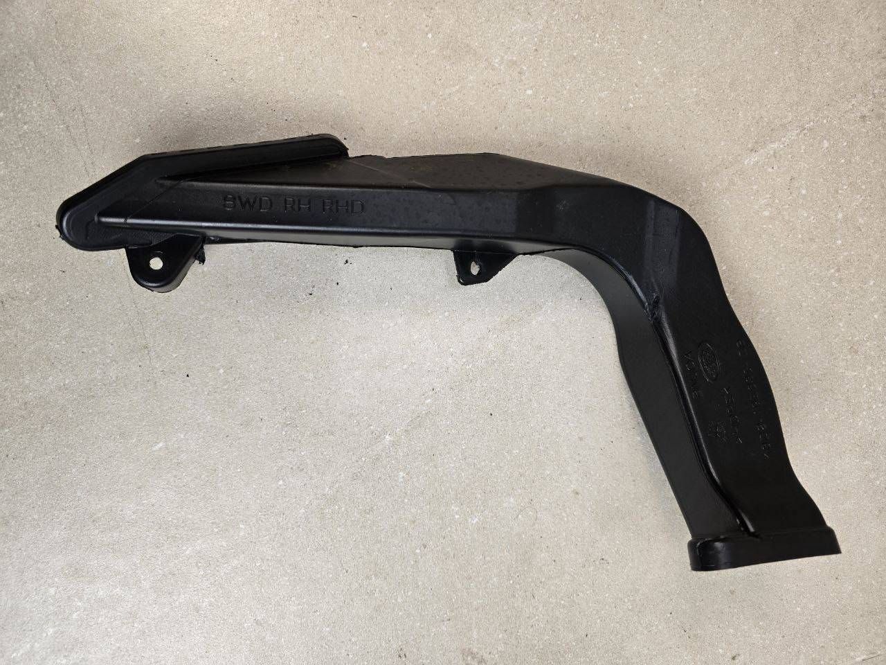 воздуховод печки Land Rover Range Rover Evoque L551 2020, 2.0 л., бензин, АКПП, белый, внедорожник 5 дв., полный привод, правый руль, K8D219E630DB - фото №1