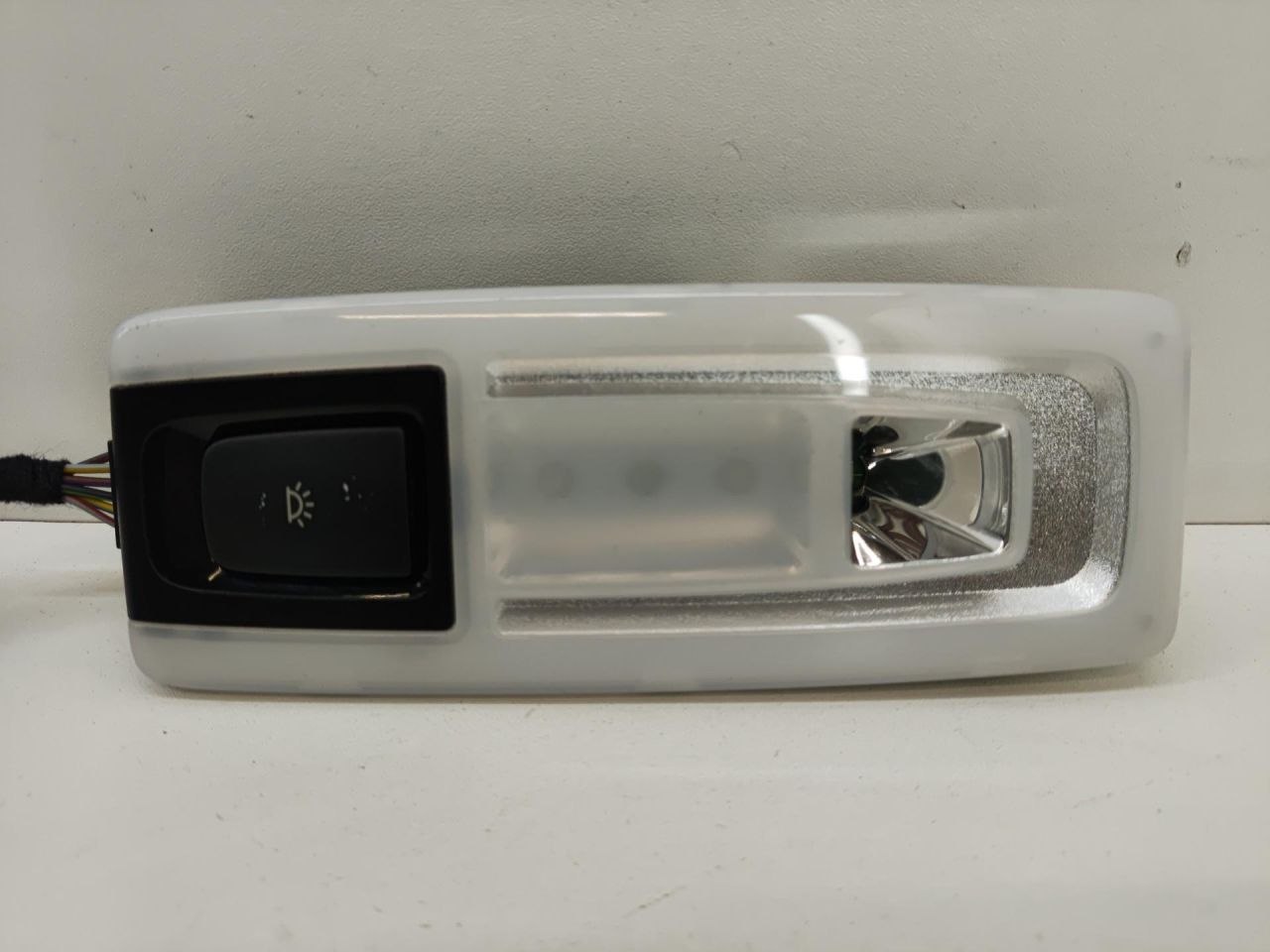 фонарь салона (плафон) BMW 2 серия Active Tourer F45 2015, 2.0 л., B48 A20 A, 9288995 - фото №1