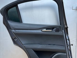 обшивка салона Alfa Romeo Stelvio 1 поколение 2018, 2.0 л., АКПП, серый, внедорожник 5 дв., полный привод