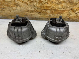 подушка крепления двигателя BMW X1 E84 2010, 2.0 л., дизель, АКПП, 13981112