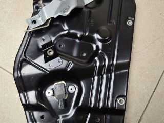 кронштейн (крепление) Maserati Levante 1 поколение 2017, 3.0 л., бензин, АКПП, белый, внедорожник 5 дв., полный привод, 51943478